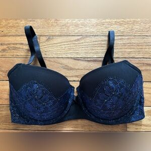 Victoria’s Secret - Very Sexy Uplift Balconet. Size 32DD. Great condition.